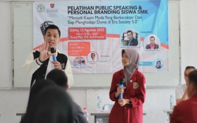 Pelatihan Public Speaking dan Personal Branding di SMK Budi Perkasa oleh Andromeda Mercury